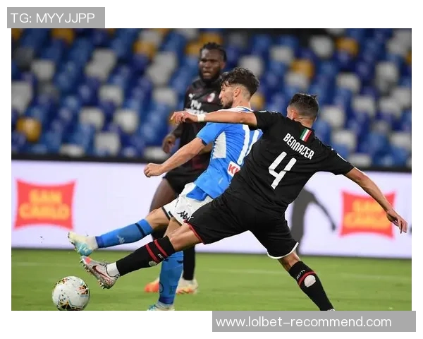 意甲焦点战波尔图逆转那不勒斯争议判罚引发全场热议