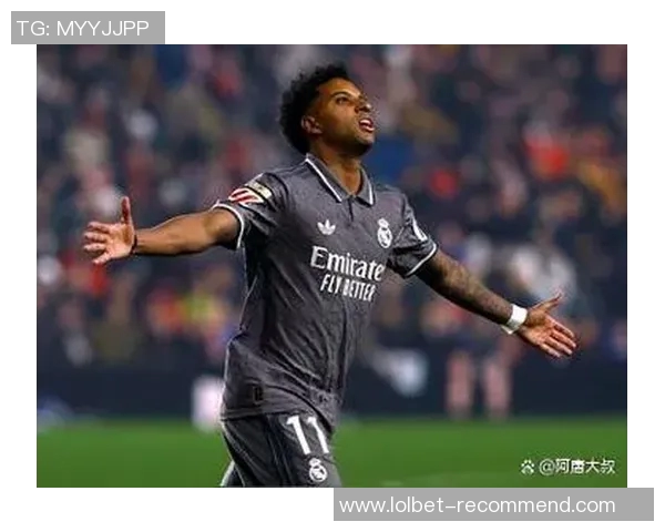 西甲激战：那不勒斯顽强逼平皇马全场沸腾瞬间回顾