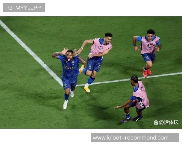 友谊赛精彩回顾：里昂逆转曼城引发全场热烈反响