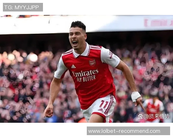 欧冠激战阿森纳大胜里昂争议判罚引发全场热议 欧冠激战阿森纳大胜里昂争议判罚引发全场热议